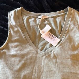 Z Supply LIGHT GREEN V-Neck Tank Top SLIGHTLY CROPPED